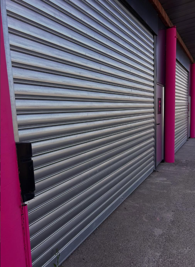 Garage box PARKABOX avec porte rideau métallique